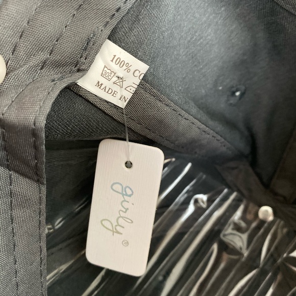 Embroidered DOG MOM distressed gray baseball hat. - Picture 4 of 6